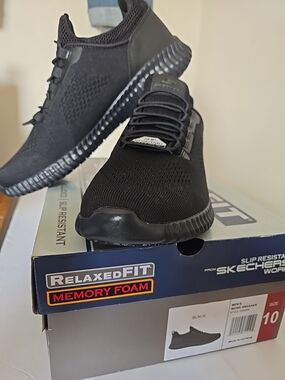 Skechers Men’s Black Relaxed Fit Memory Foam Sneakers 10M